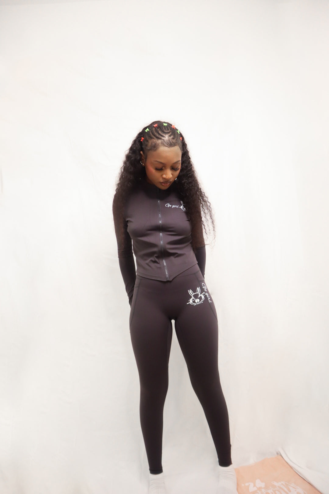 m0m0in woman set