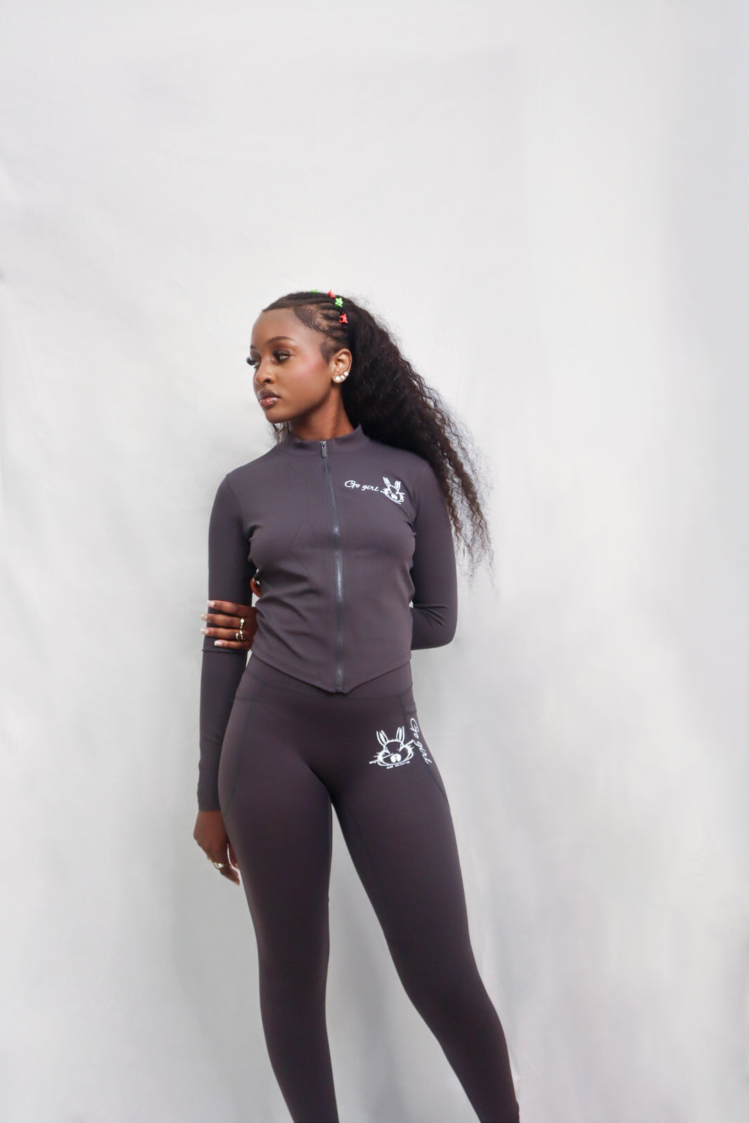 m0m0in woman set
