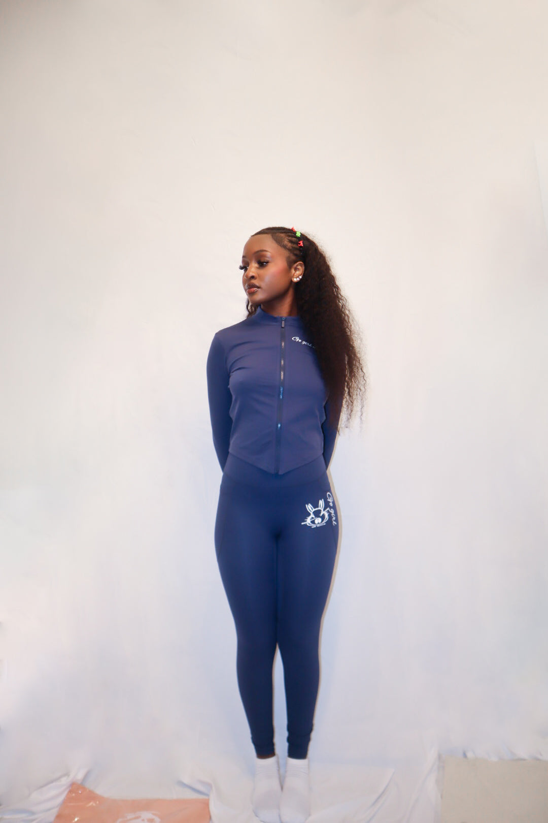 m0m0in woman set