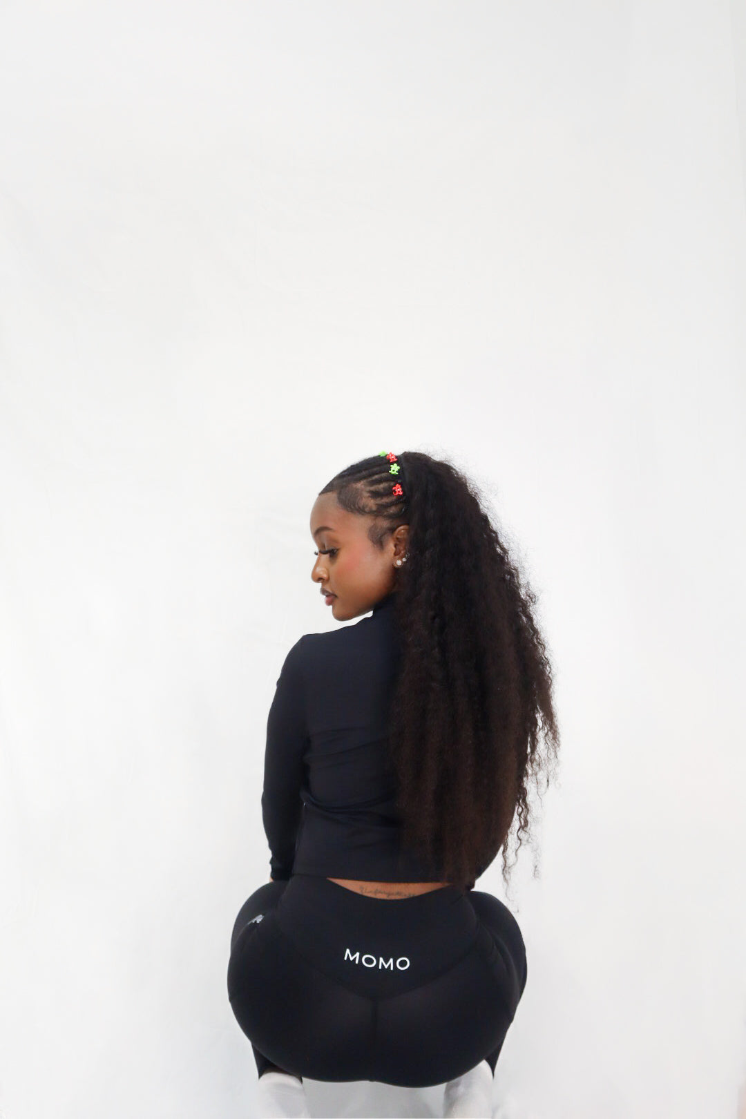 m0m0in woman set