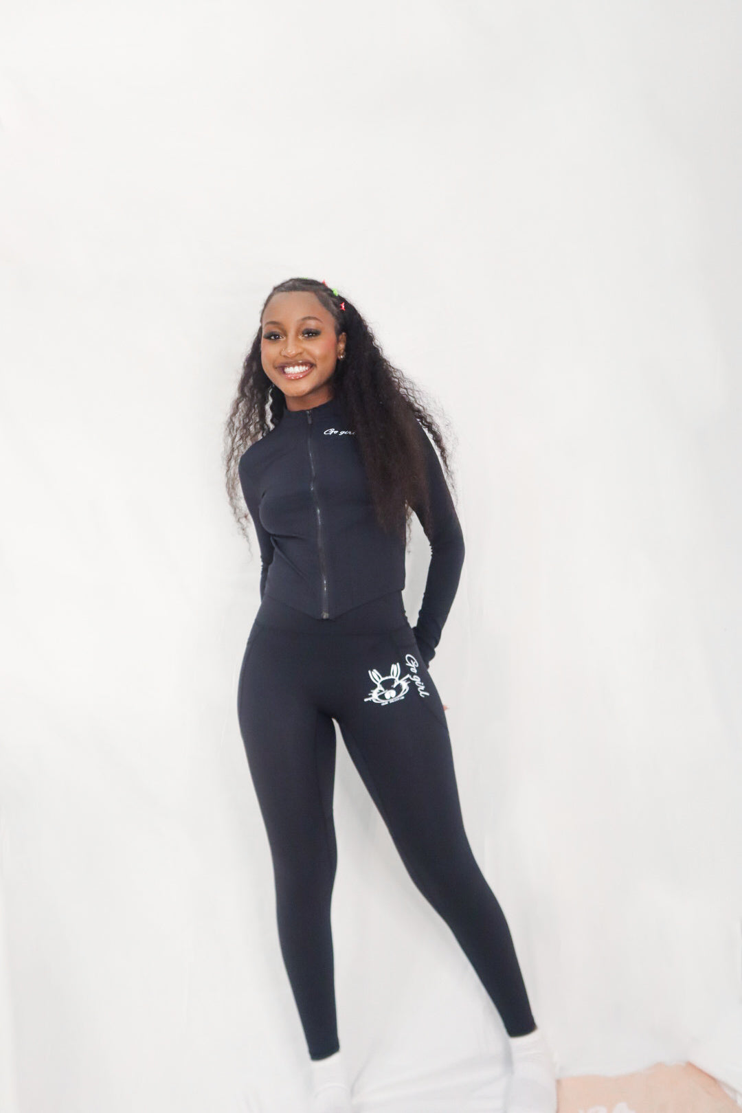 m0m0in woman set