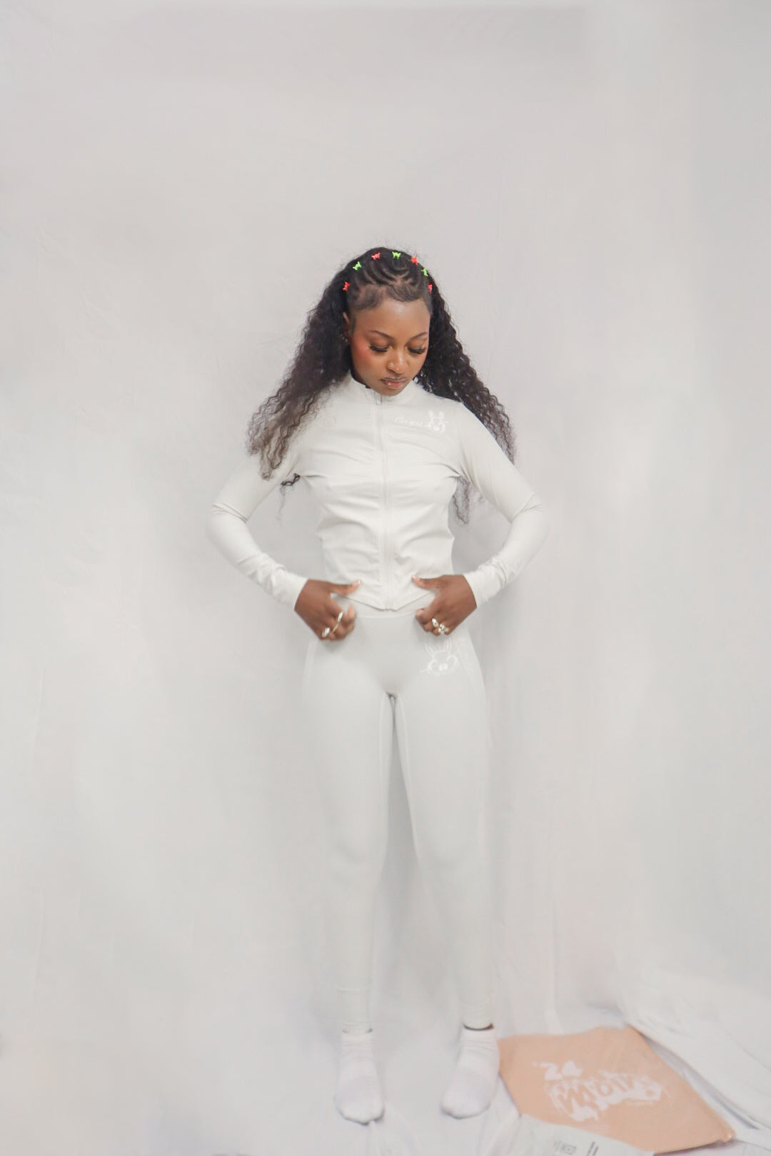 m0m0in woman set